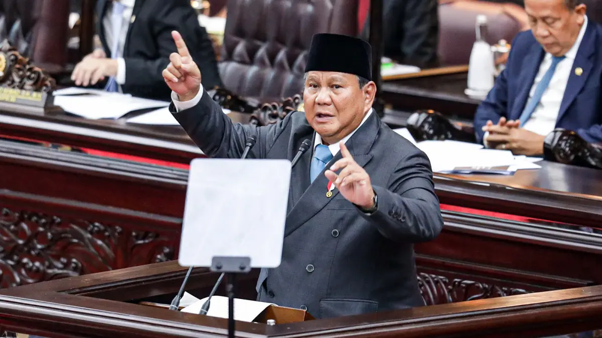 Presiden Prabowo Subianto menyampaikan pidato dalam Rapat Paripurna ke-19 DPR RI Masa Persidangan V Tahun Sidang 2025-2026 di kompleks Parlemen, Jakarta, Rabu (20/5/2026). DPR menggelar rapat paripurna dengan agenda antara lain penyampaian Kerangka Ekonomi Makro dan Pokok-Pokok Kebijakan Fiskal oleh Presiden Prabowo. FOTO: SALMAN TOYIBI/JAWA POS