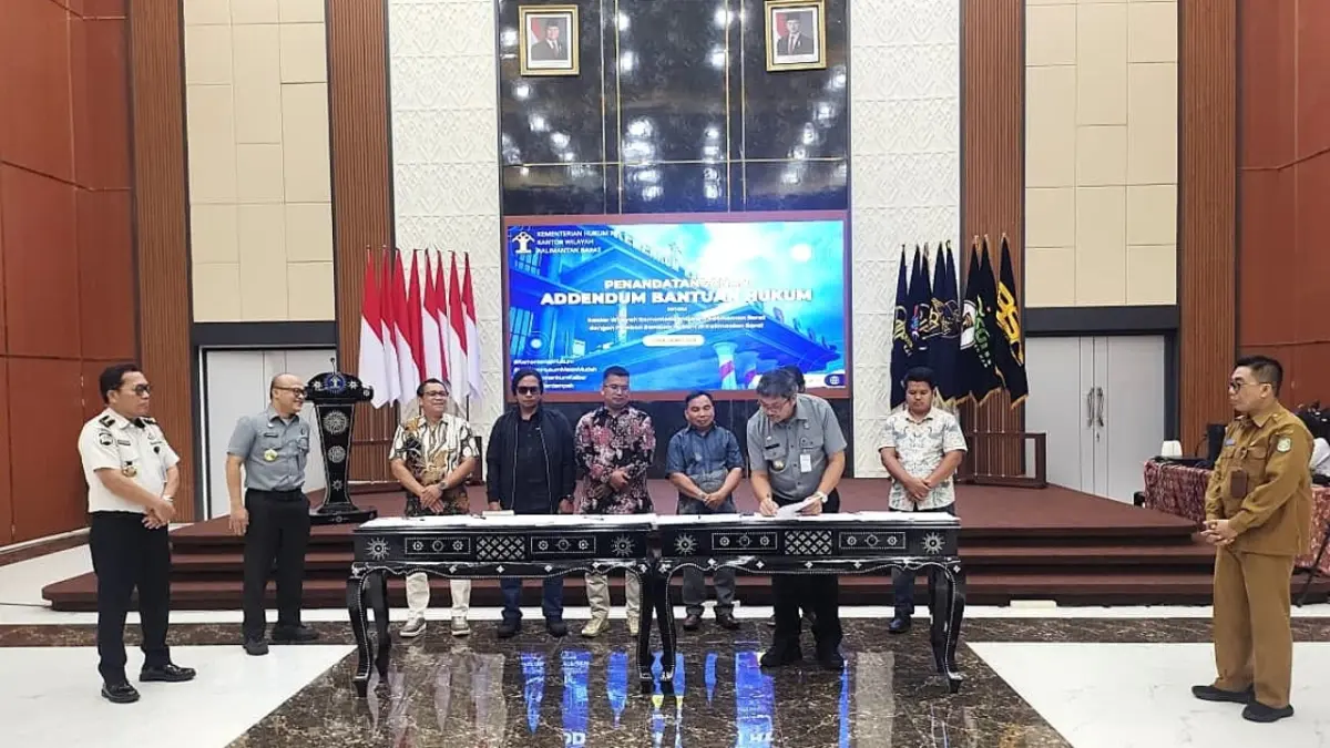 Kantor Wilayah Kementerian Hukum Kalimantan Barat bersama 12 Organisasi Bantuan Hukum (OBH) menandatangani kontrak bantuan hukum 2026 pada Senin (18/5). (DOK KANWIL KEMENKUM KALBAR)&nbsp;