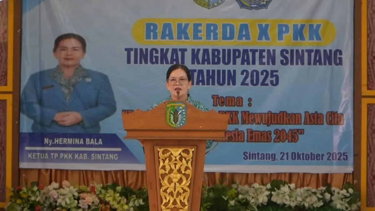 Ketua TP PKK Kabupaten Sintang Ny. Hermina Bala, menekankan pentingnya pemahaman kaum perempuan terhadap teknik pencegahan kebakaran rumah tangga. (ISTIMEWA)