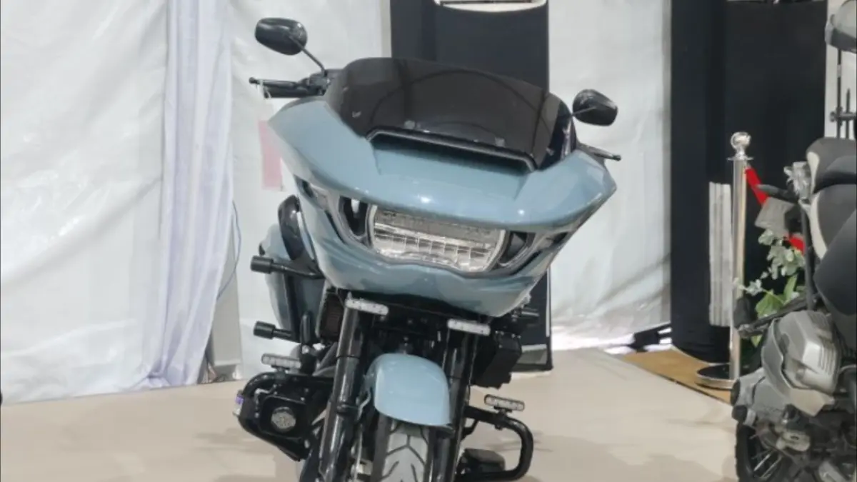 Motor Harley Davidson Road Glide yang dirampas dari terpidana TPPU kasus perlindungan situs judi online di Kementerian Komunikasi dan Digital (Komdigi), Rajo Emirsyah, dilelang dalam BPA Fair. (ANTARA/Nadia Putri Rahmani)
