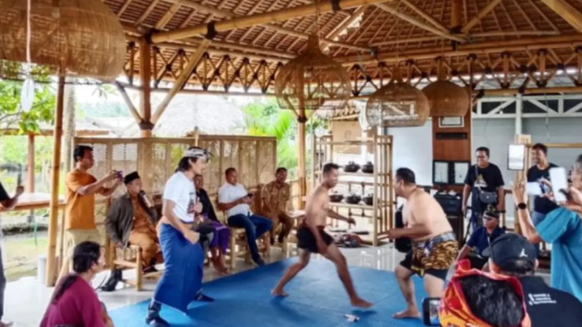 Salah satu tradisi belanjakan masyarakat di Lombok Timur, Provinsi NTB. (ANTARA/Akhyar Rosidi).
