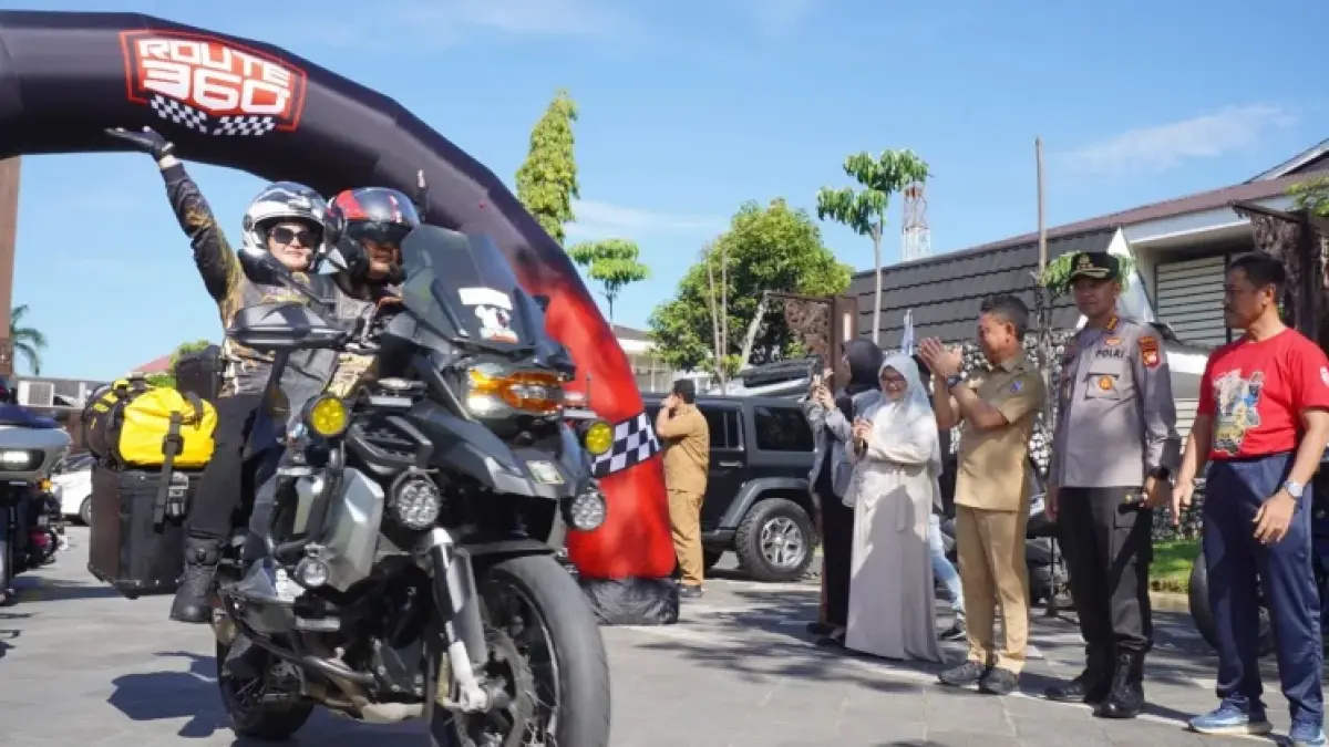 Wali Kota Pontianak Edi Rusdi Kamtono saat melepas peserta MBCI Rally 3rd (Pemkot Pontianak)