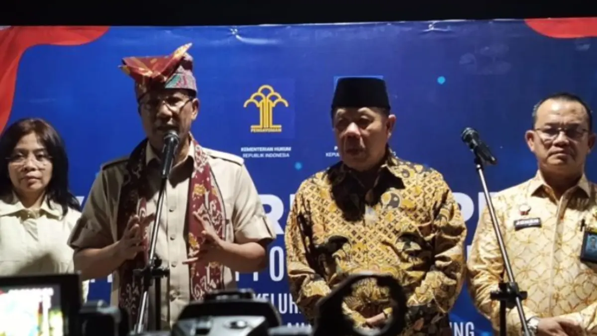 Menteri Hukum Supratman Andi Agtas menyampaikan pembentukan Posbankum secara nasional di Pangkalpinang. (ANTARA/Aprionis)