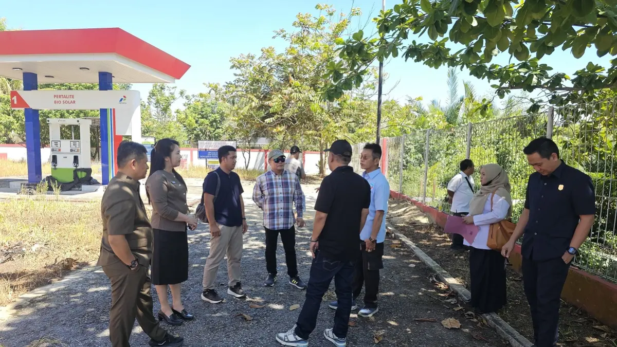Monitoring Komisi II DPRD Singkawang di lokasi SPBUN Kecamatan Singkawang Selatan terkait aduan nelayan, Rabu (20/5). (ISTIMEWA)