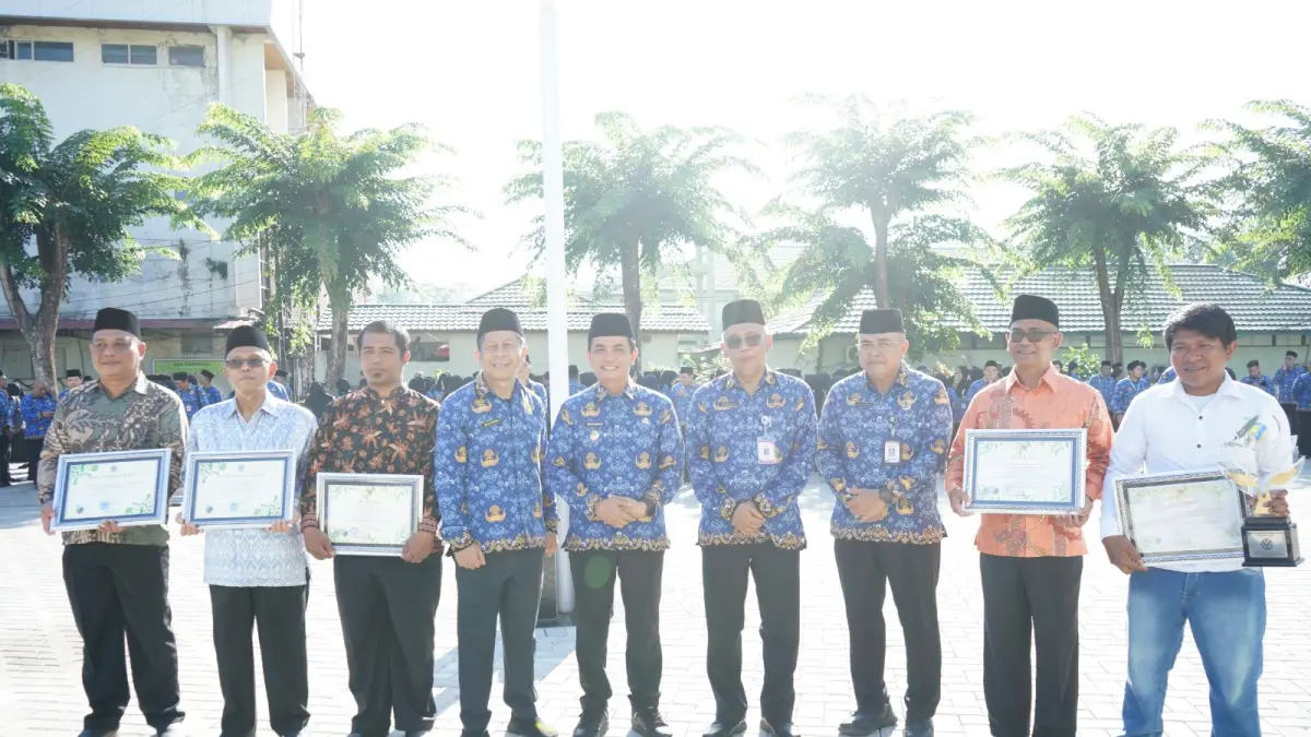 Perwakilan lima kampung iklim Pontianak yang mendapat penghargaan dari Kementerian Lingkungan Hidup. (ISTIMEWA)