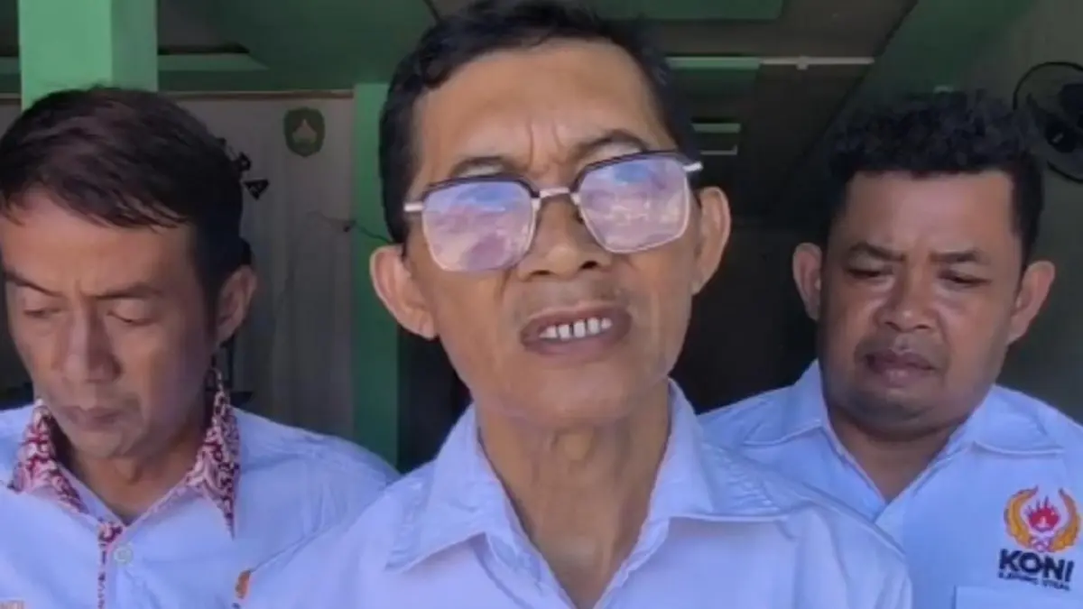 Sekretaris Tim Penjaringan dan Penyaringan (TPP) KONI Kayong Utara, Hifni Shaifullah saat di wawancarai.  (ISTIMEWA)