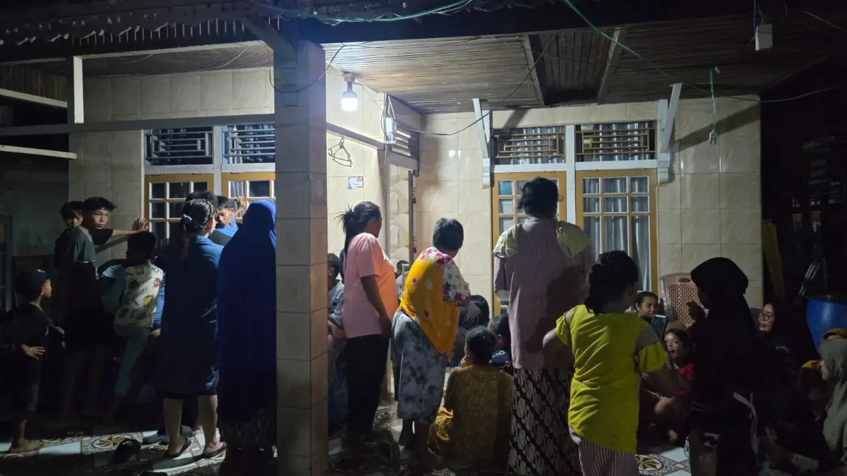 Suasana rumah korban ramai didatangi pelayat.