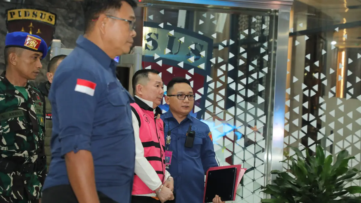 Komisaris PT QSS, Sudianto alias Aseng diamankan Kejaksaan Agung, Kamis (21/5/2026). (Foto Kejagung)