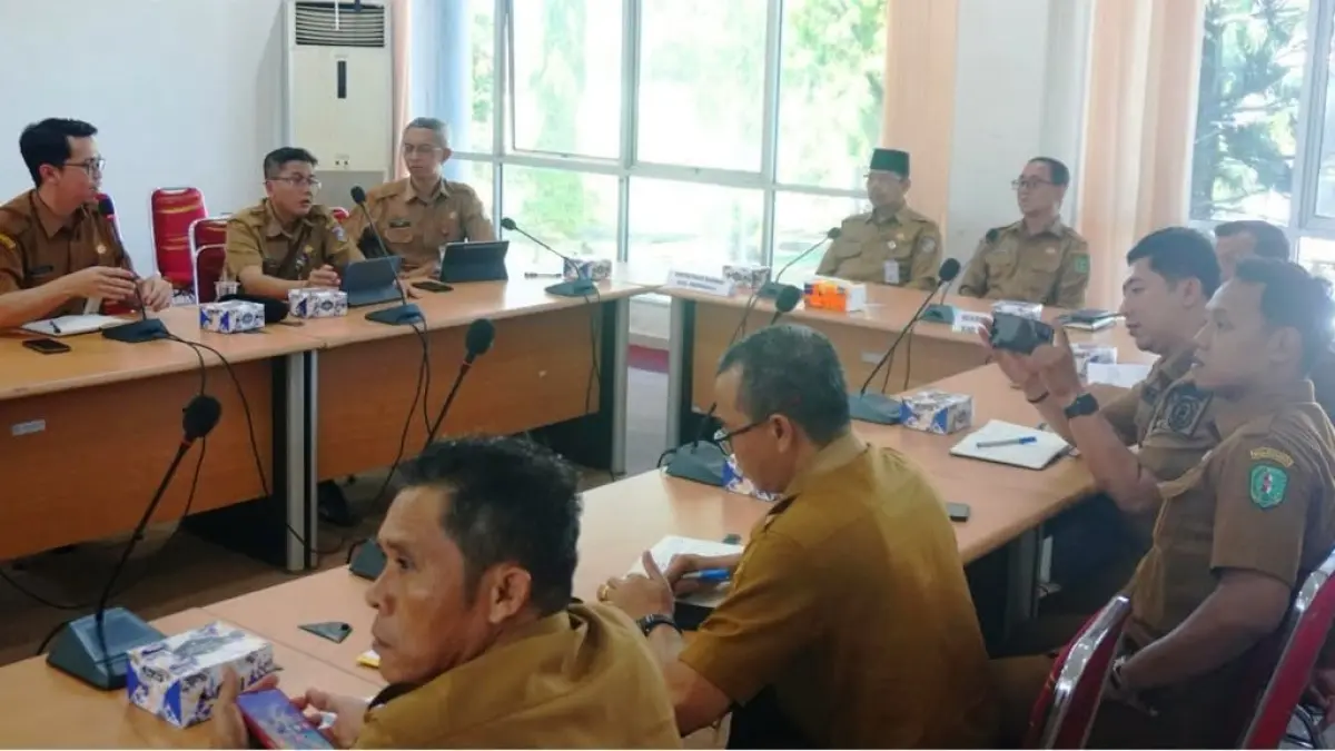  Sekda Ismail saat menerima kunjungan Sekda Pemkab Bengkayang beserta rombongan.