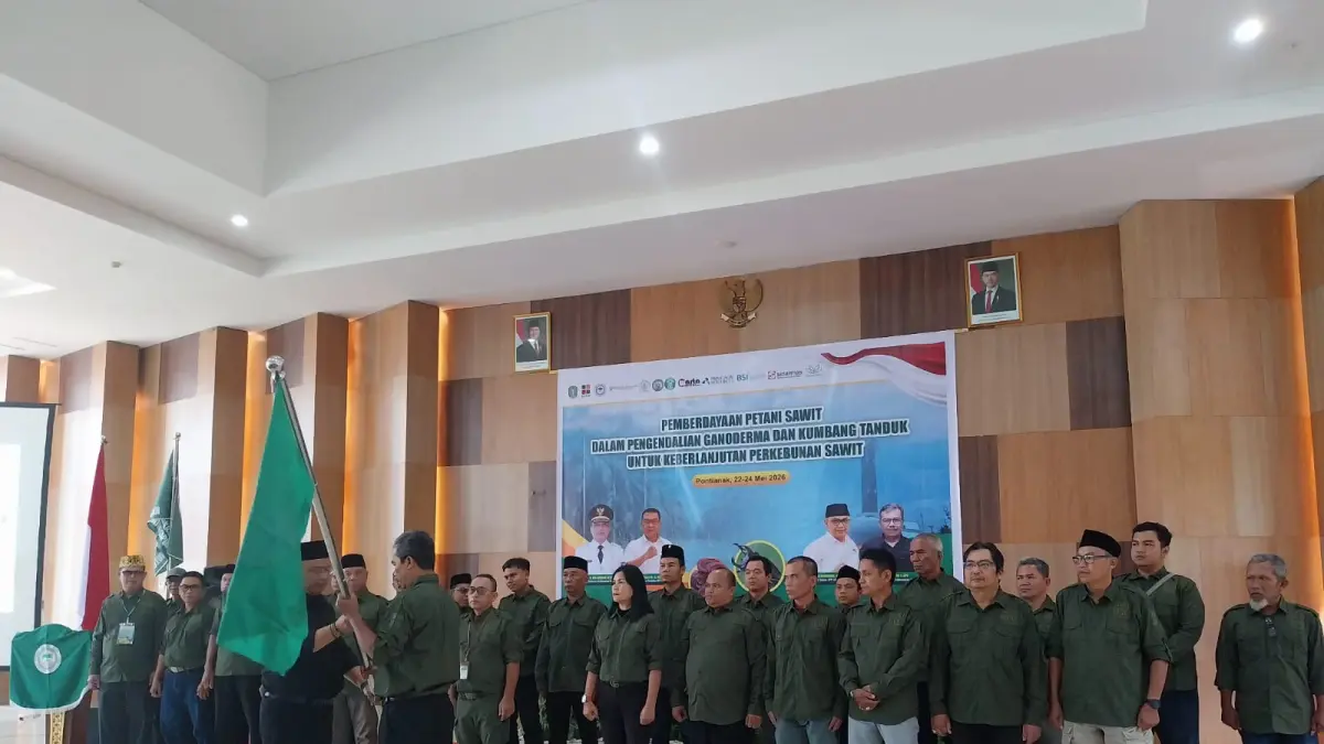 Prosesi pelantikan pengurus DPW Apkasindo Kalbar yang digelar di Universitas Tanjungpura (Untan), Sabtu (23/5). (SITI SULBIYAH/PONTIANAK POST)