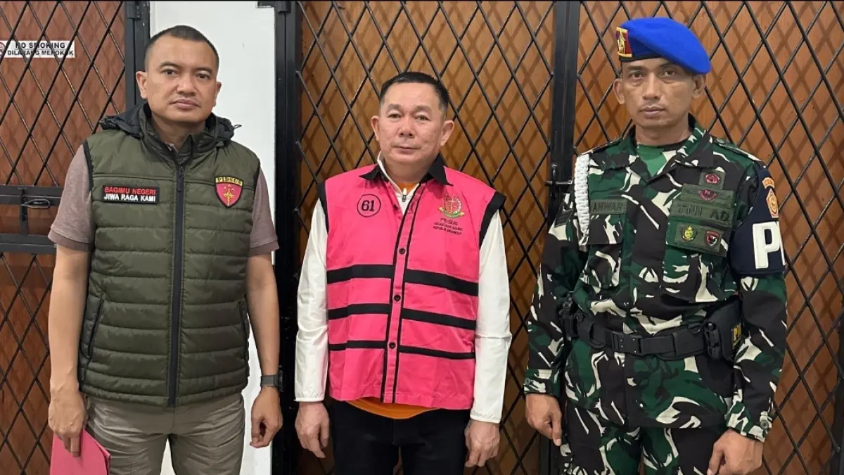 Sudianto alias Aseng saat diamankan tim penyidik Kejaksaan Agung dalam proses penanganan perkara yang tengah diselidiki aparat penegak hukum.