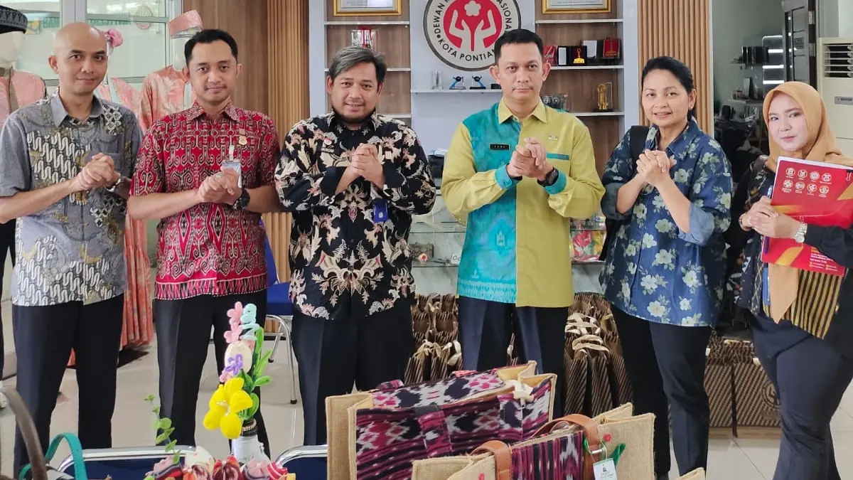 Kantor Wilayah Kementerian Hukum Kalimantan Barat bersama DJKI menggelar pengawasan KI di sejumlah lokasi usaha di Kota Pontianak pada Kamis (21/5). (DOK KANWIL KEMENKUM KALBAR)
