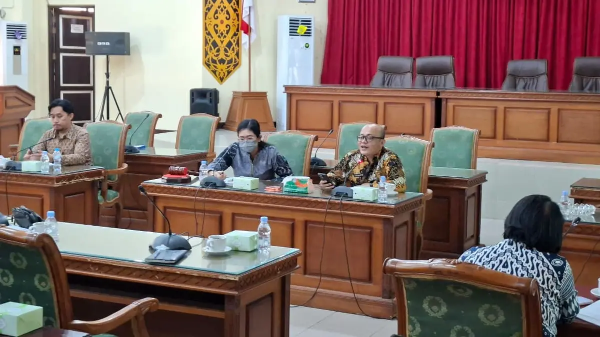 Kantor Wilayah Kementerian Hukum Kalimantan Barat menghadiri Rapat Koordinasi Penyusunan dan Pengambilan Data Naskah Akademik Raperda Kabupaten Landak pada kamis (21/5). (DOK KANWIL KEMENKUM KALBAR)