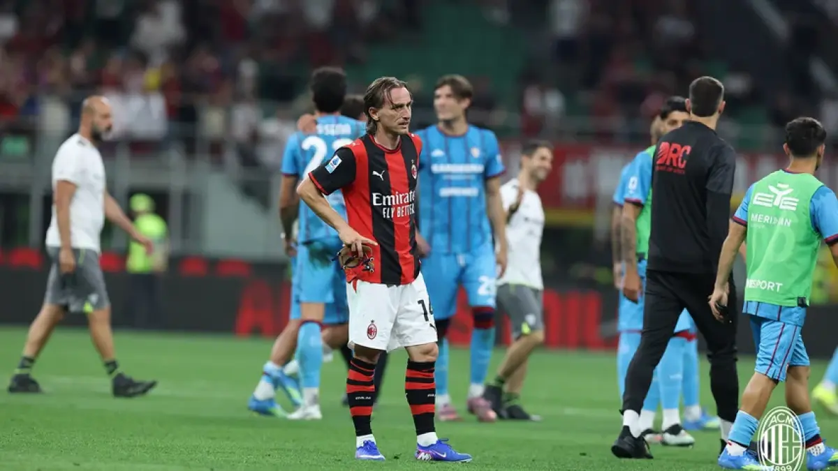 Luca Modric telihat lesu usai kalah dari Cagliari yang membuat Milan gagal lolos ke Liga Champions. (Dok.AC Milan)