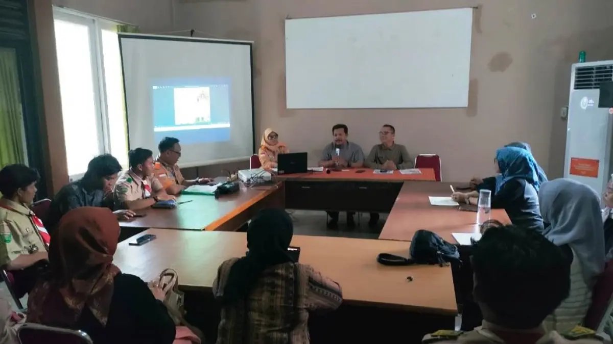 Suasana rapat koordinasi pengurus Kwarran Pramuka Sungai Pinyuh.
