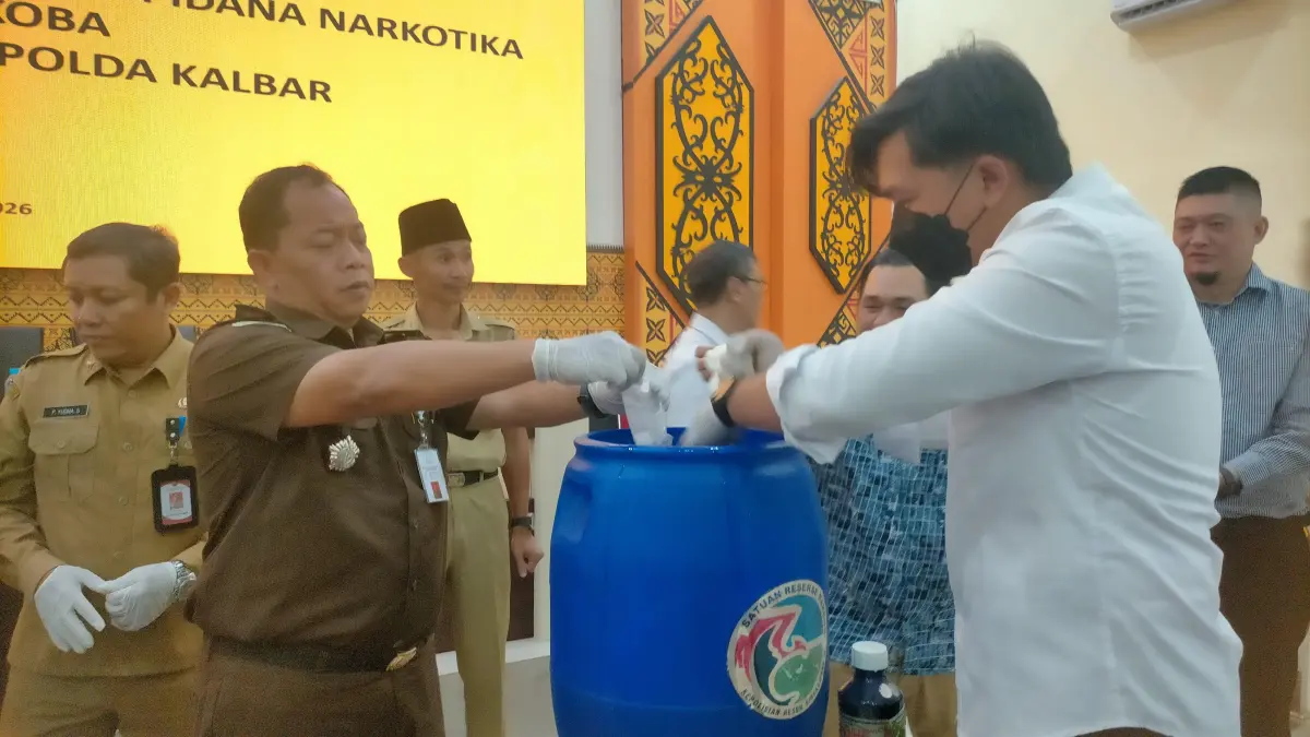 Barang bukti narkotika jenis sabu seberat 1,4 Kg dimusnahkan di Aula Mapolres Singkawang, Senin (25/5).