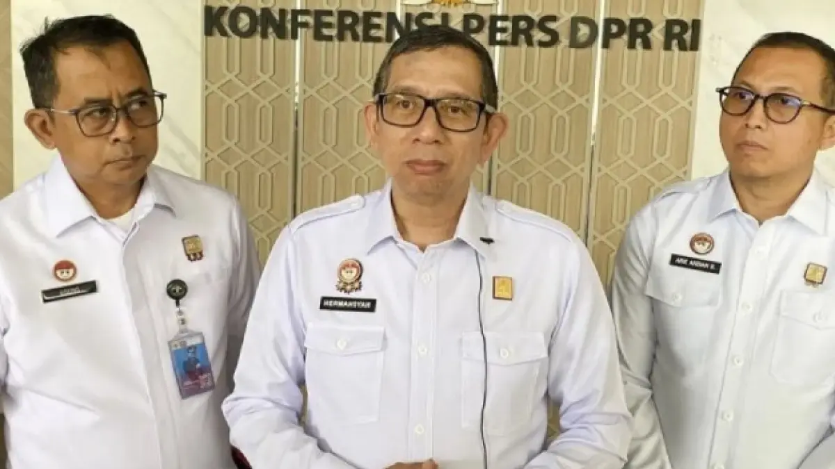Direktur Jenderal Kekayaan Intelektual Hermansyah Siregar (tengah) menjawab pertanyaan pers usai rapat dengar pendapat dengan Komisi XIII DPR RI di kompleks parlemen, Senayan, Jakarta, Selasa (26/5/2026). ANTARA/Fath Putra Mulya/aa.