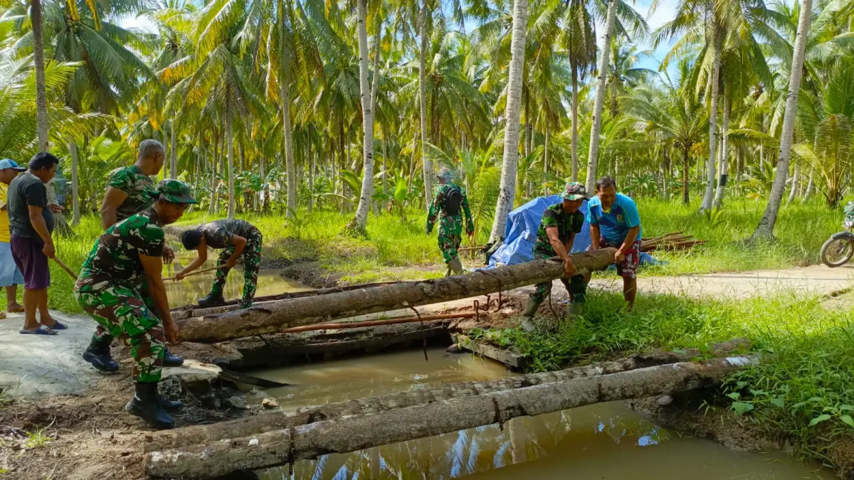 Proses pembangunan Jembatan Garuda di Kelurahan Tanjung, Mempawah Hilir.