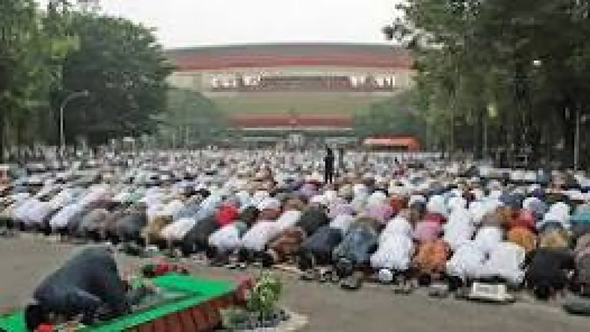 Salat Ied di lapangan sesuai sunnah nabi Muhammad Shallallahu
