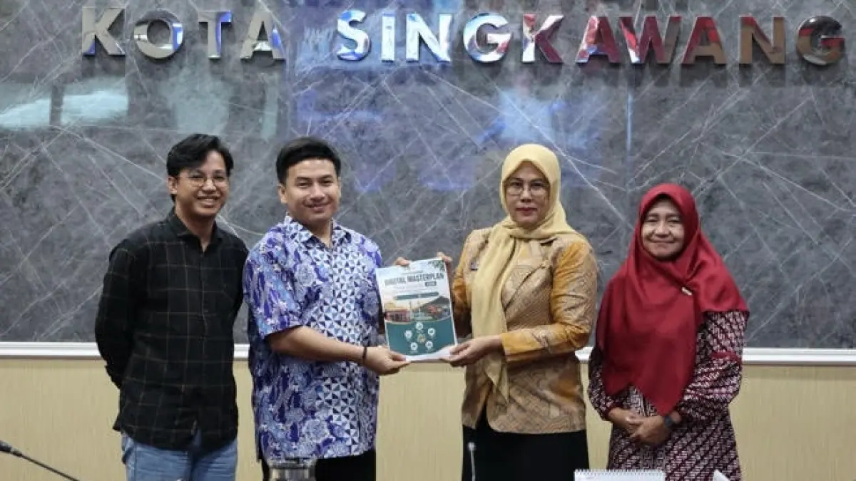 Sekda Singkawang, Dwi Yanti, saat kegiatan Pelatihan Digital Marketing Program Pengembangan Kawasan Wisata Terpadu Kota Singkawang. (MEDIA CENTER SKW)