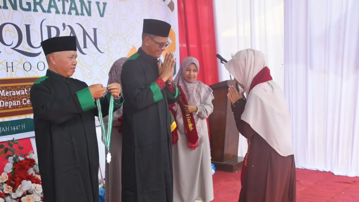 Wisuda Tahfidz dan Pelepasan Kelas IX Angkatan V SMP Islam Terpadu Pondok Pesantren Baitul Quran Sukadana di Cafe Biva Sukadana, Senin (25/5). (PROKOPIM  KKU)