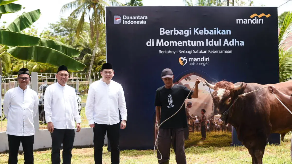 Bank Mandiri regional Kalimantan turut berkurban.