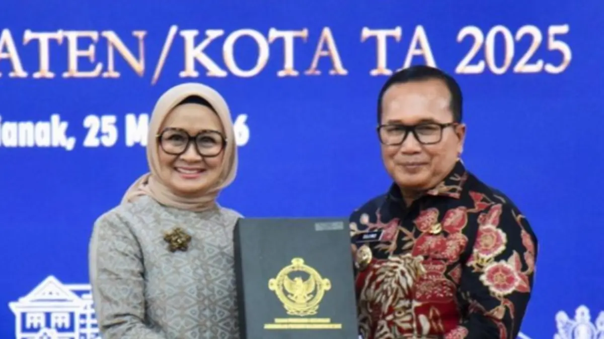 Bupati Kubu Raya Sujiwo menerima penilaian opini WTP dari BPK Kalbar. (ANTARA/HO-Prokopim Kubu Raya)
