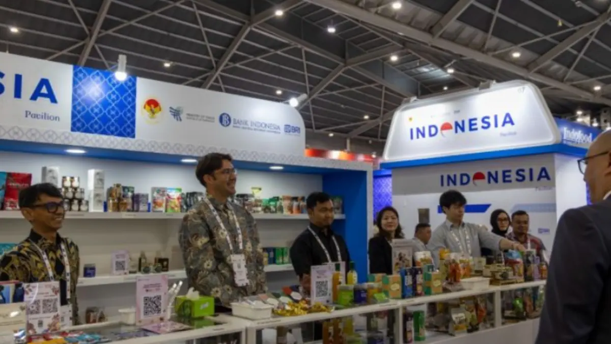 Pelaku usaha Indonesia memamerkan produk makanan dan minuman dalam pameran Food and Hotel Asia (FHA) 2026 di Singapura pada 21-24 April 2026. (ANTARA/HO-Kemendag)