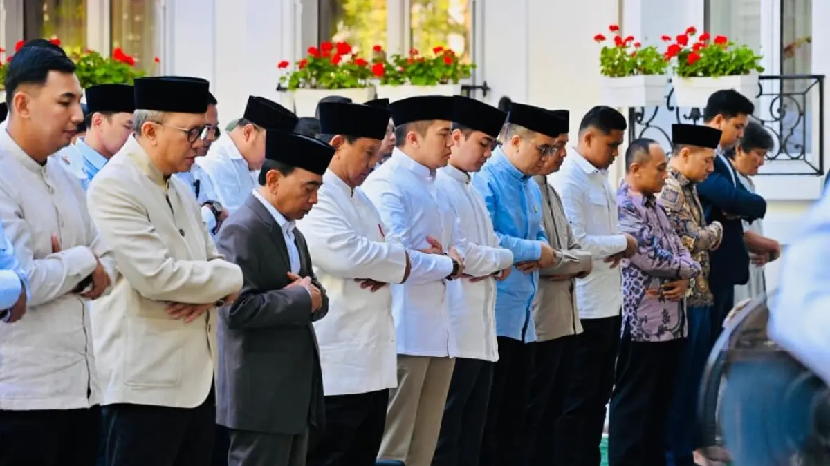 Presiden Republik Indonesia Prabowo Subianto melaksanakan salat sunah Iduladha 1447 Hijriah di Wisma Indonesia, Paris, Prancis, pada Rabu, 27 Mei 2026, bertepatan dengan 10 Zulhijah 1447 Hijriah. Kehadiran Presiden dalam salat berjemaah tersebut menjadi momen hangat bagi warga negara Indonesia dan diaspora yang berada di Prancis. (Foto: BPMI Setpres/Laily Rachev)
