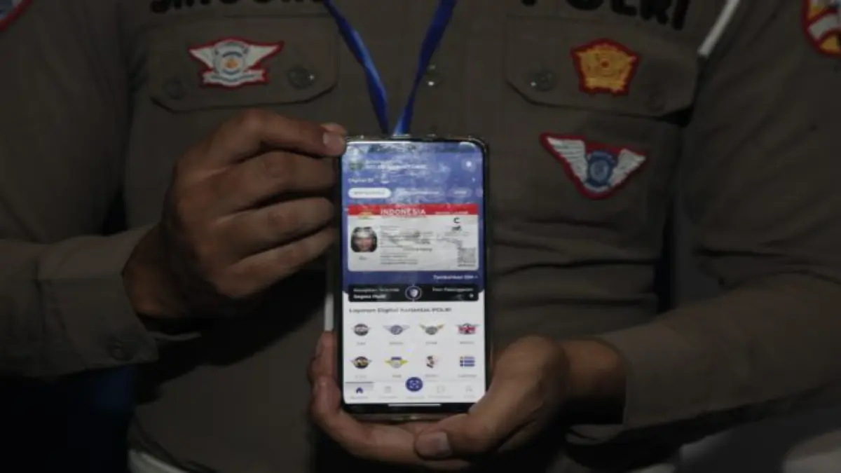 Kini SIM hadir dalam digital, kedudukan hukumnya setara dengan SIM fisik. (KORLANTAS POLRI)