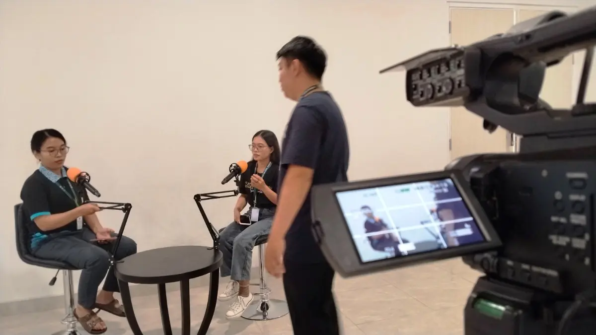 Peserta workshop podcast PKSN XIII mengikuti pelatihan produksi konten digital di Pontianak. (Dok. Komsos KAP)