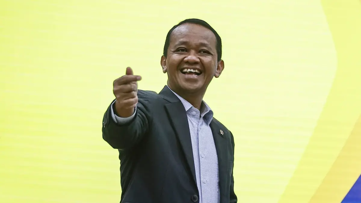 Bahlil Lahadalia mengaku penasaran dan ingin bertemu pembuat lagu viral MBG. (Antara)