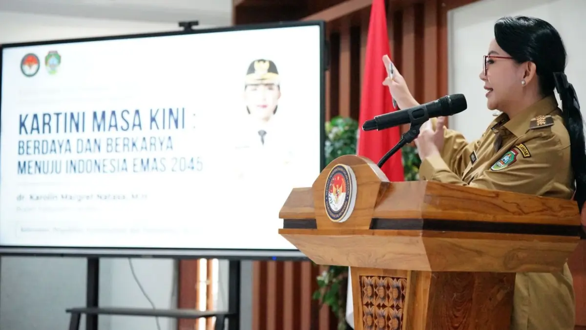 Bupati Landak Karolin Margret Natasa memberikan kuliah umum kepada para praja IPDN Kampus Kalbar pada Selasa (26/5). (HUMAS PEMKAB LANDAK)