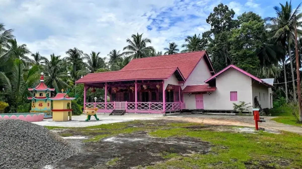 Kondisi bangunan Vihara Tjhie San Thong yang kabarnya akan dibongkar dan dibangun ulang.