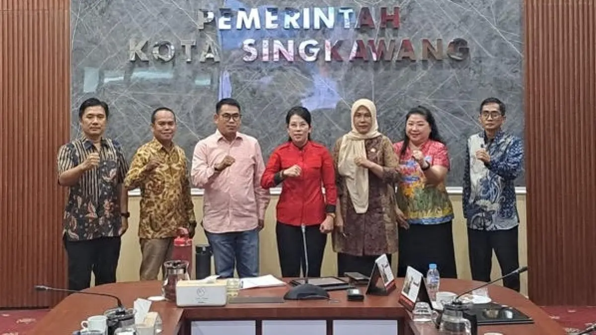 Pemerintah Kota Singkawang bersama Komisi Penyiaran Indonesia Daerah (KPID) Kalimantan Barat resmi bersinergi memperkuat benteng pertahanan pelajar melalui literasi digital sehat.