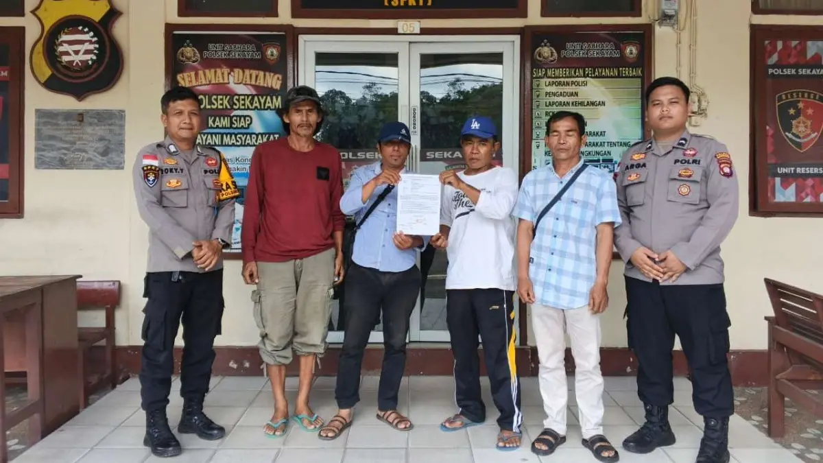 Penyelesaian kasus kecelakaan lalu lintas melalui mediasi di Polsek Sekayam Kabupaten Sanggau pada Jumat (29/5). (ISTIMEWA)
