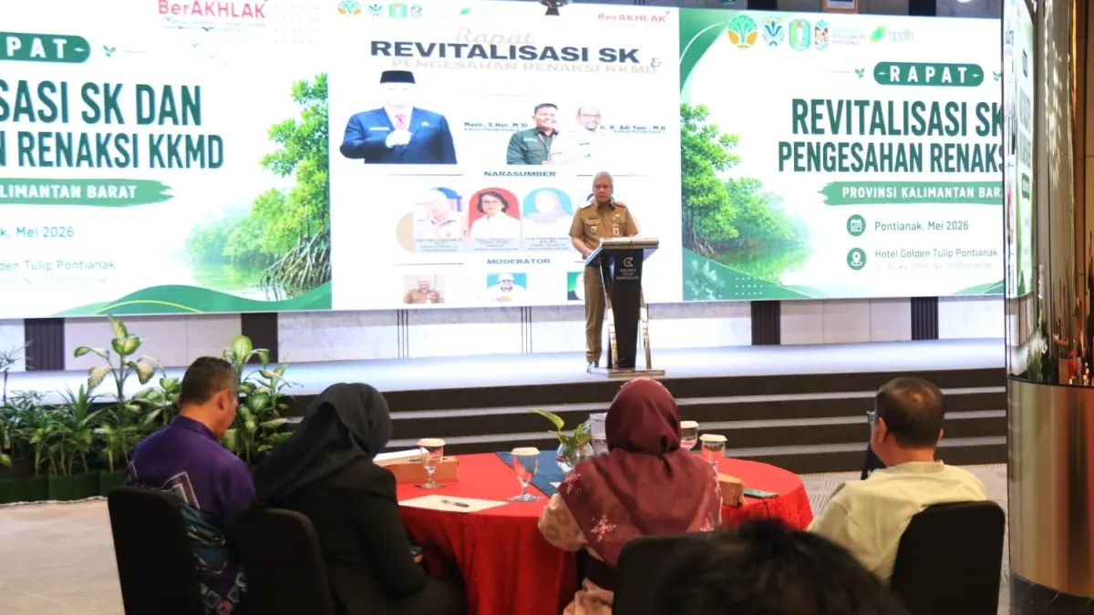 Sekda Kalbar Harisson saat menyampaikan sambutan di acara penandatanganan Surat Keputusan Kelompok Kerja Mangrove Daerah (KKMD) sekaligus pengesahan Rencana Aksi KKMD Provinsi Kalbar. (Adpim Pemprov Kalbar)