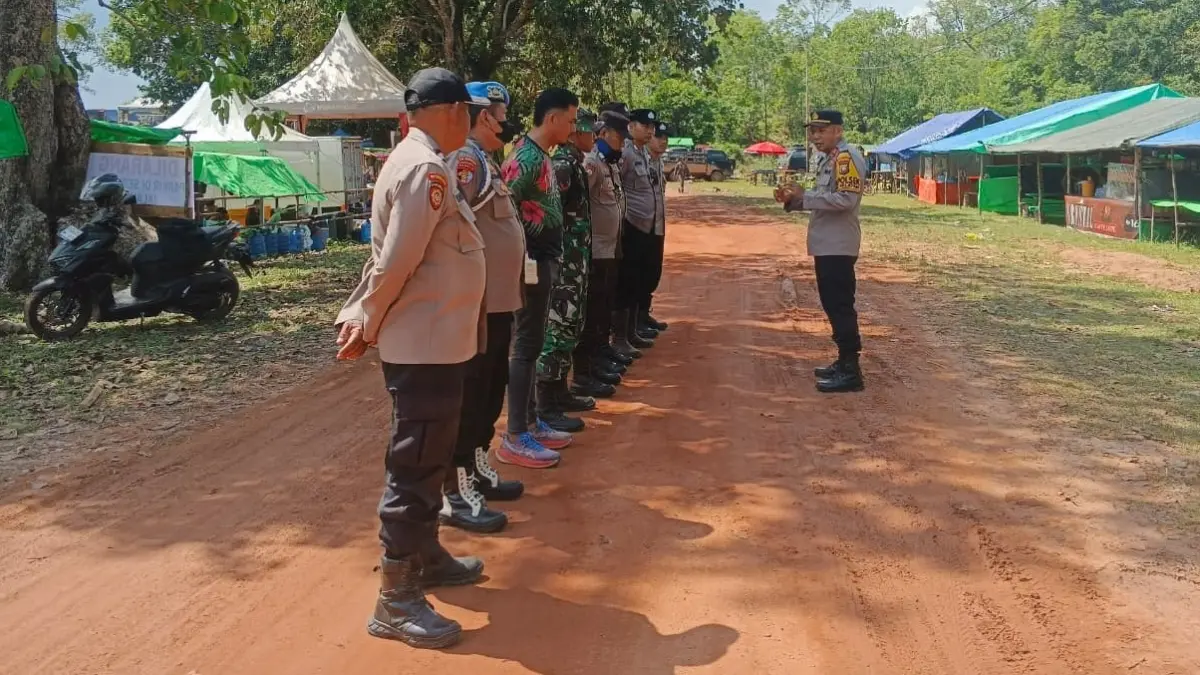 Apel pengamanan Kejuaraan Provinsi Grasstrack Seri 2 Kalimantan Barat Tahun 2026 di Pantai Tanjung Batu, Kabupaten Ketapang. Ajang ini menjadi wadah pembinaan atlet otomotif sekaligus menarik ribuan penonton dari berbagai daerah. (DOK. POLSEK MATAN HILIR SELATAN)