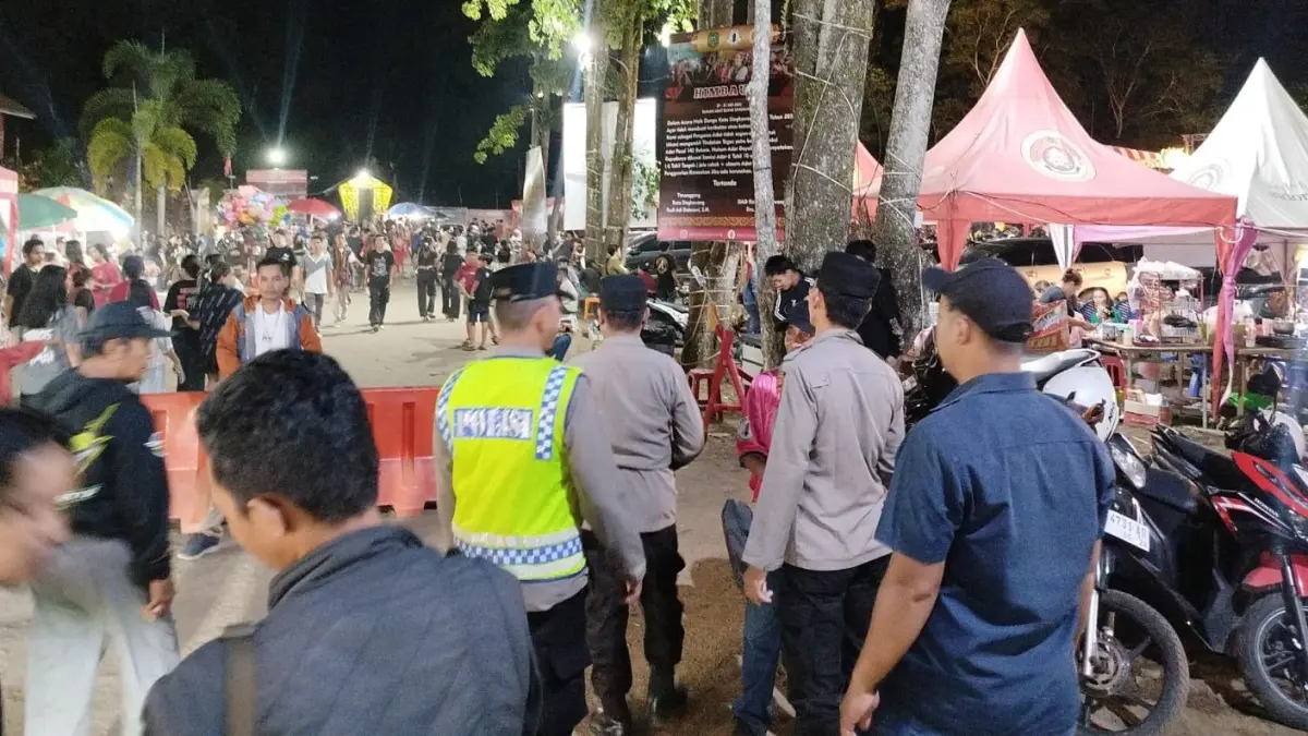 Hari keempat Gawe Dayak Naik Dango XXVI di Rumah Adat Dayak Kota Singkawang menarik ribuan pengunjung untuk merayakan kekayaan warisan budaya Dayak. (DOK. POLRES SINGKAWANG)