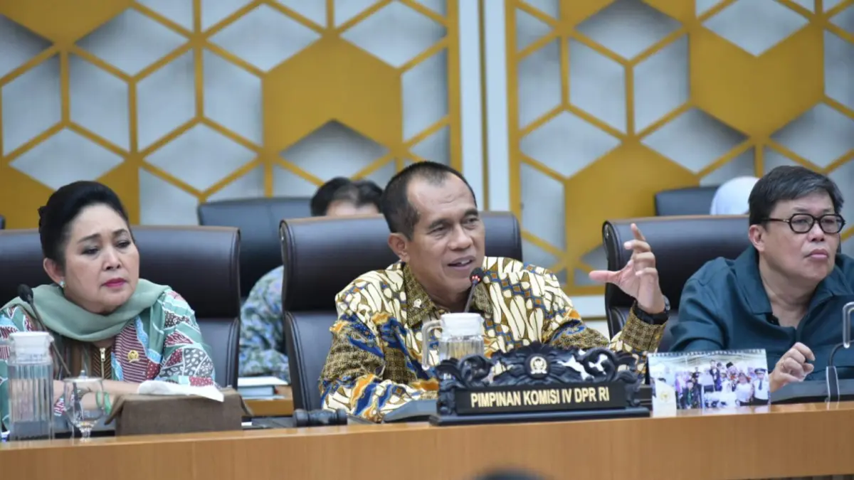 Wakil Ketua Komisi IV DPR RI Abdul Kharis Almasyhari meminta publik tidak terjebak narasi krisis pangan. Menurutnya, data menunjukkan produksi beras nasional surplus dan cadangan beras pemerintah berada pada level tinggi.