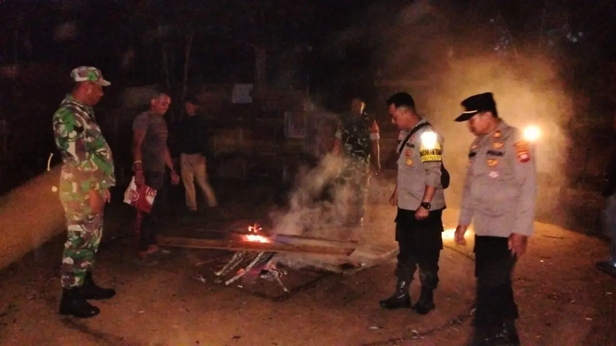 Arena sabung ayam di Dusun Kalis Bening Desa Nanga Danau, Kecamatan Kalis yang dimusnahkan oleh TNI-Polri.  (ISTIMEWA)