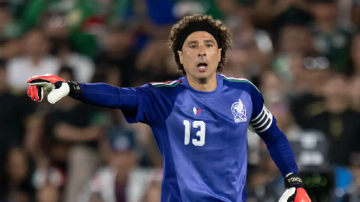 Guillermo Ochoa berpeluang mencatat sejarah sebagai kiper pertama yang tampil di enam edisi Piala Dunia. (INSTAGRAM/@yosoy8a)