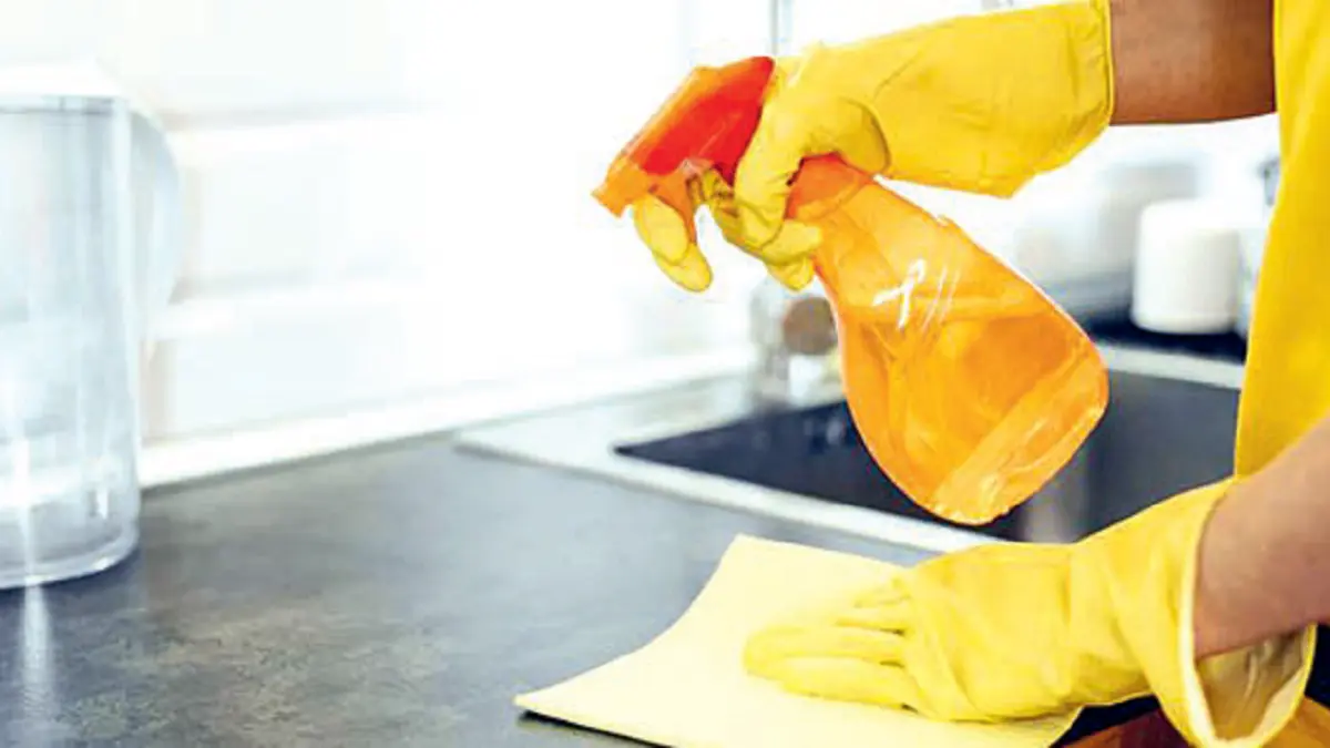 Ilustrasi membersihkan meja dapur (FREEPIK)