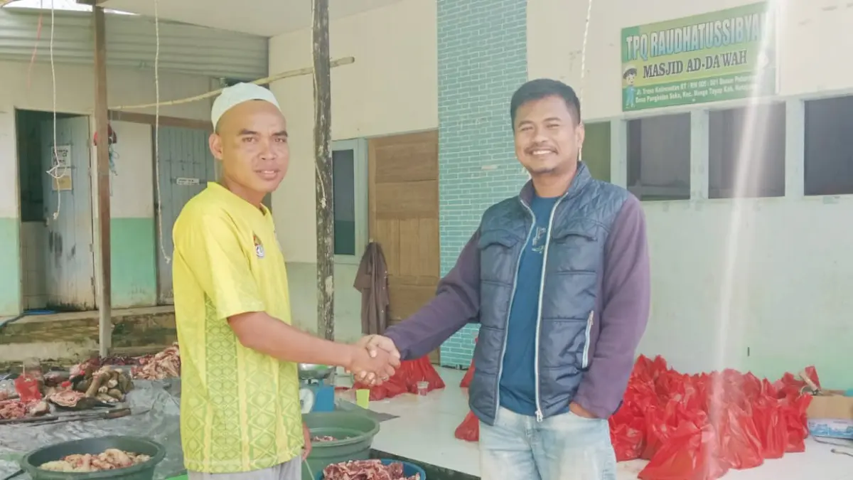 Mukti Plantation kembali menjalankan komitmen kepedulian sosialnya dengan turut menyebarkan kebaikan melalui kurban 5 ekor sapi bagi masyarakat pada wilayah operasionalnya di Kabupaten Ketapang dan Melawi.