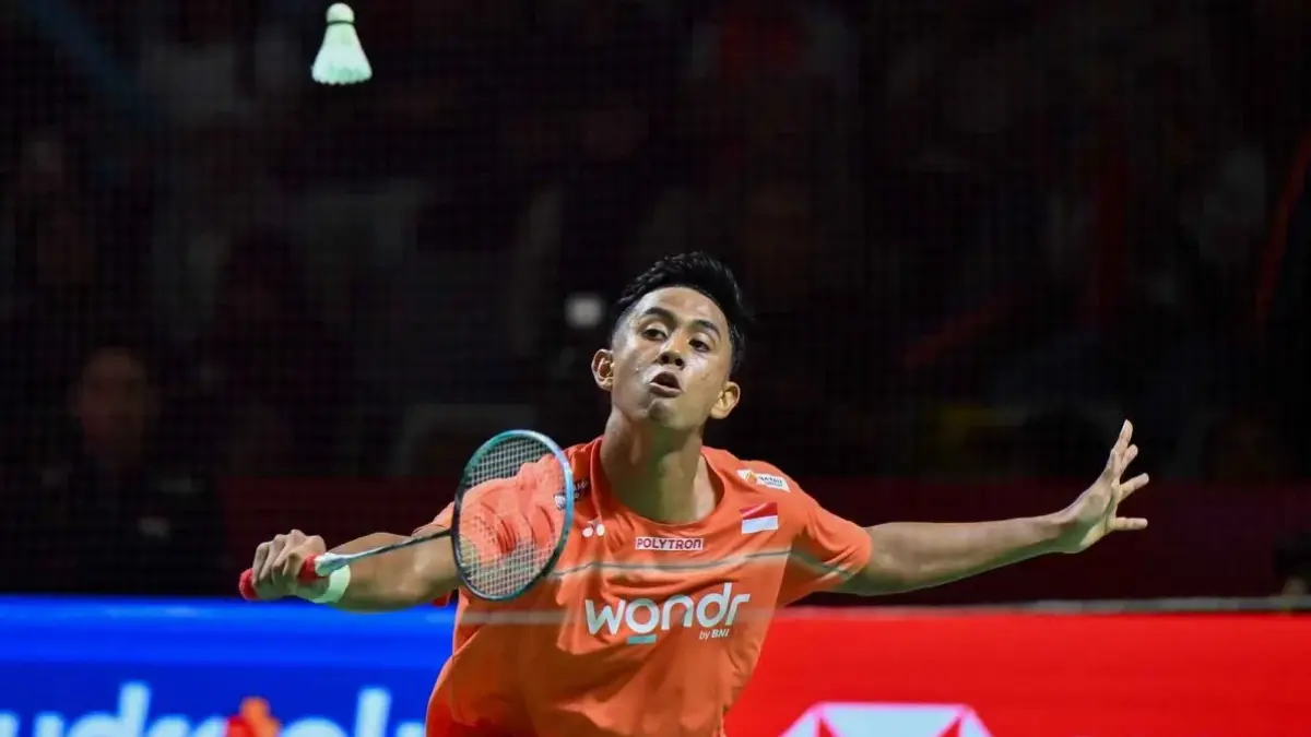 Alwi Farhan mengalahkan Lakshya Sen pada babak pertama Indonesia Open 2026 di Istora Senayan. (antara/fauzan)