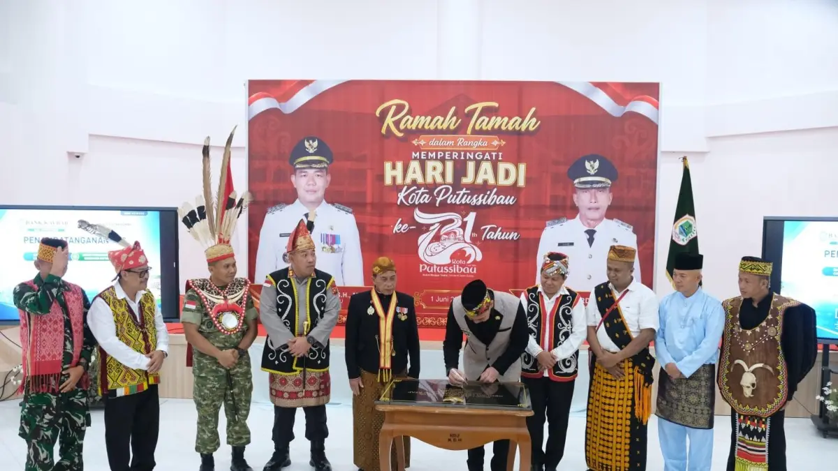 Bupati Kapuas Hulu Fransiskus Diaan saat meresmikan gedung Satu Atap (Satap) Kapuas Hulu. (ISTIMEWA)