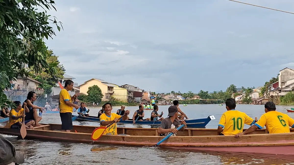 Mukti Plantation menjalankan komitmen kepedulian sosialnya dengan mendukung kelestarian budaya lokal di Melawi.