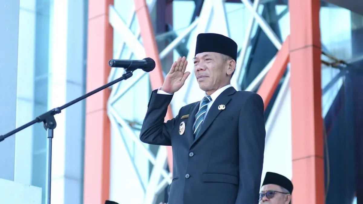 Wabup Ketapang,Jamhuri Amir, memimpin upacara peringatan Hari Lahir Pancasila, Senin (1/6). (ISTIMEWA)