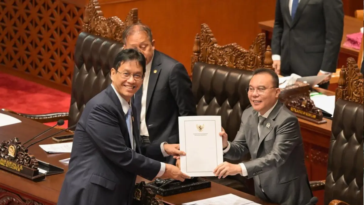 Menteri Keuangan Purbaya Yudhi Sadewa menyampaikan pendapat akhir pemerintah dalam Rapat Paripurna DPR RI di Jakarta, Kamis (4/6/2026). Dalam rapat tersebut, revisi Undang-Undang Pengembangan dan Penguatan Sektor Keuangan (P2SK) resmi disahkan untuk memperkuat stabilitas dan daya saing sektor keuangan nasional. (FOTO: KEMENKEU)