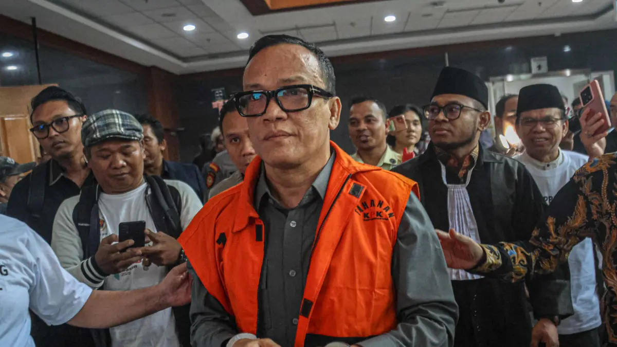 Mantan Wakil Menteri Ketenagakerjaan (Wamenaker) Immanuel Ebenezer Gerungan atau Noel keluar dari ruang sidang di Pengadilan Tipikor Jakarta, Kamis (05/06/2026). Majelis Hakim Tindak Pidana Korupsi menjatuhkan hukuman Noel penjara 4 tahun 6 bukan dengan denda Rp. 200 juta rupiah atas kasus dugaan pemerasan dan gratifikasi terkait pengurusan sertifikasi Keselamatan dan Kesehatan Kerja (K3) di Kementerian Ketenagakerjaan (Kemnaker). HANUNG HAMBARA/JAWA POS